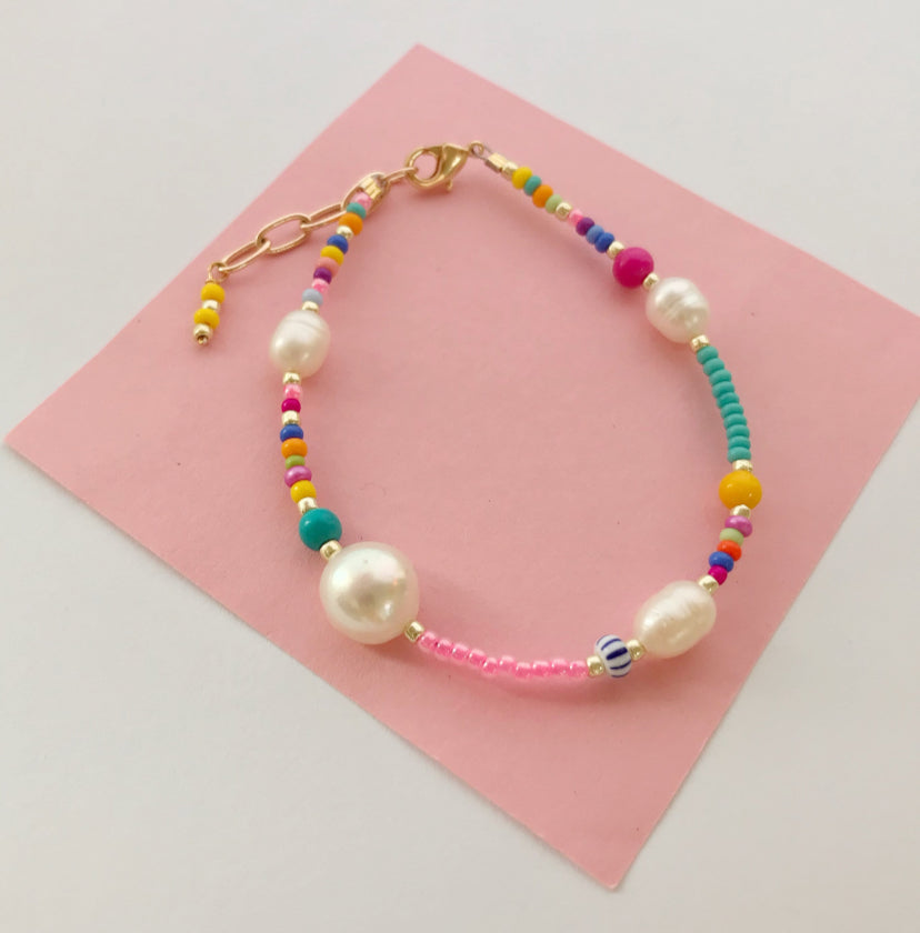 Color pop pearl bracelet