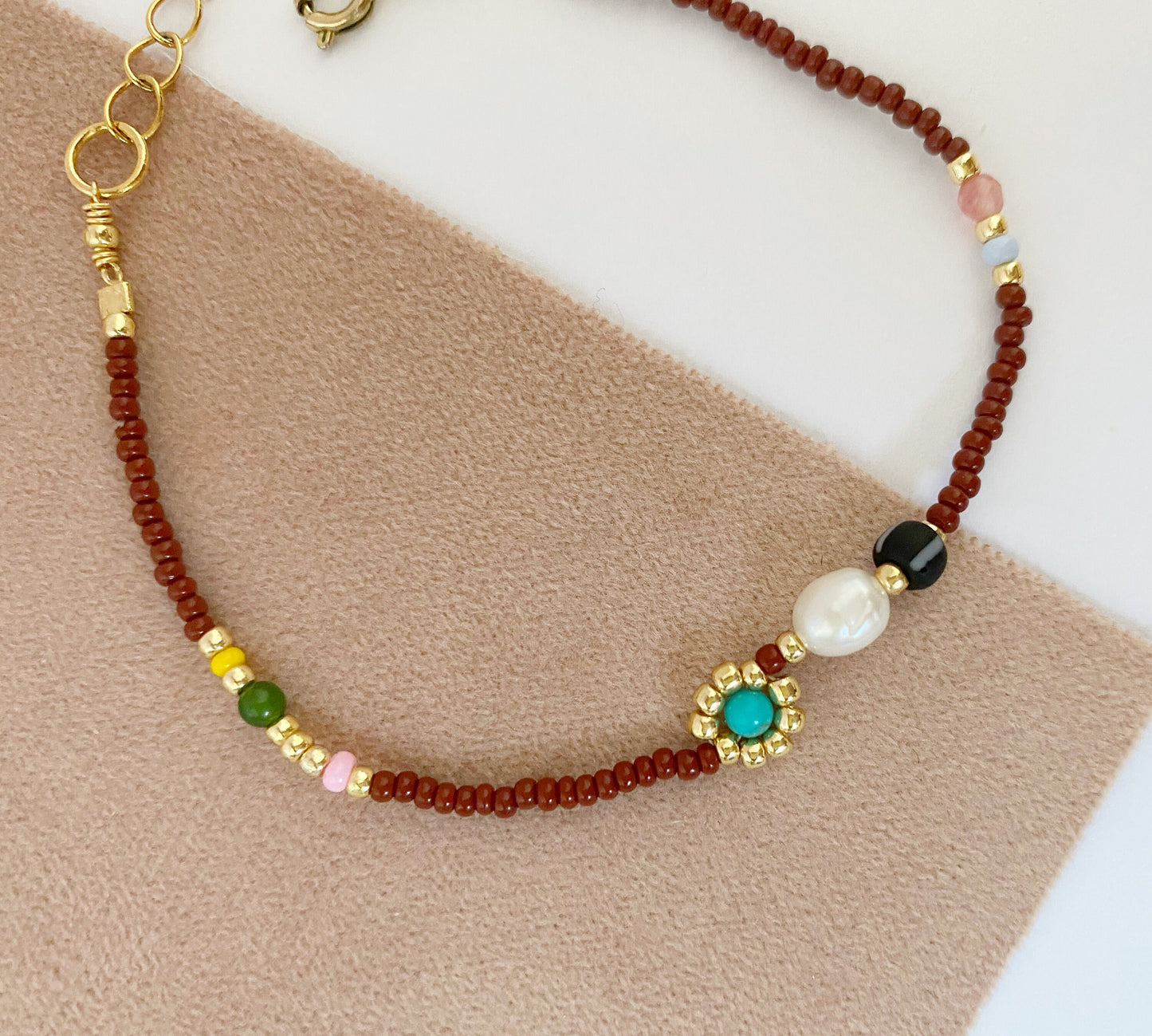 Beaded earthy daisy bracelet