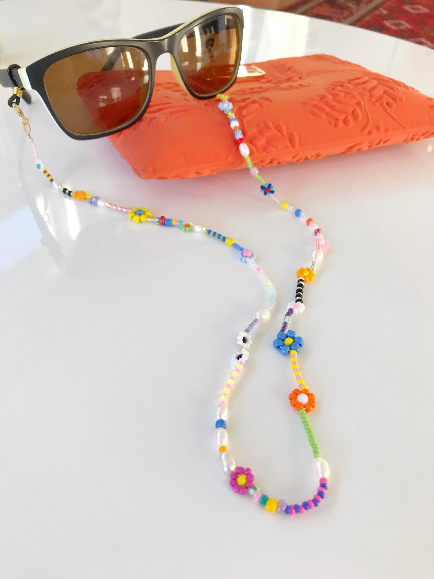 Flower garden sunglass chain