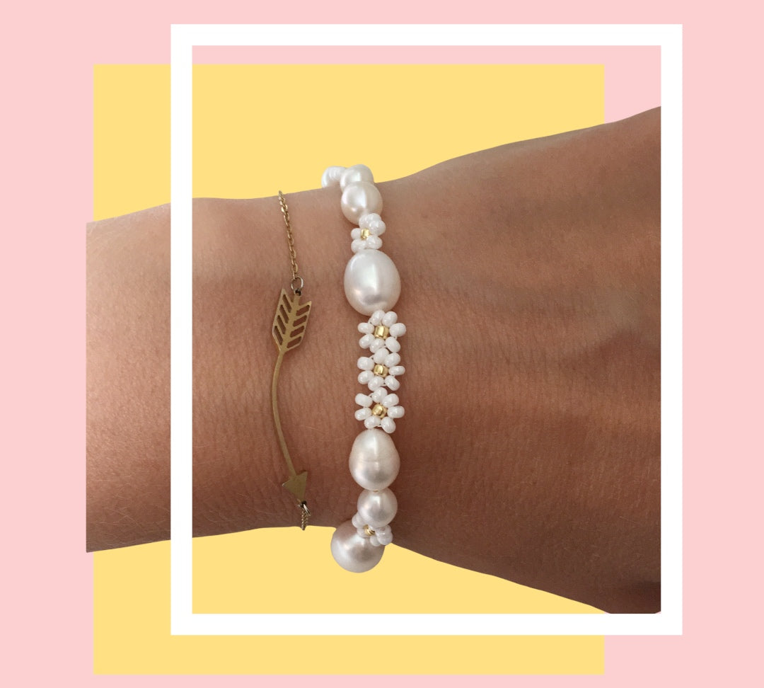 Pearl and white flower bracelet