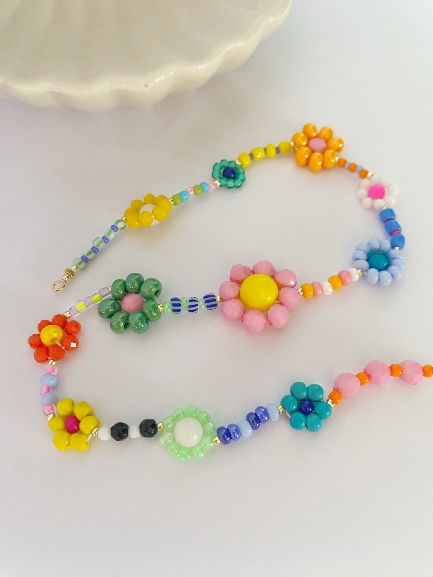Flower power bead necklace