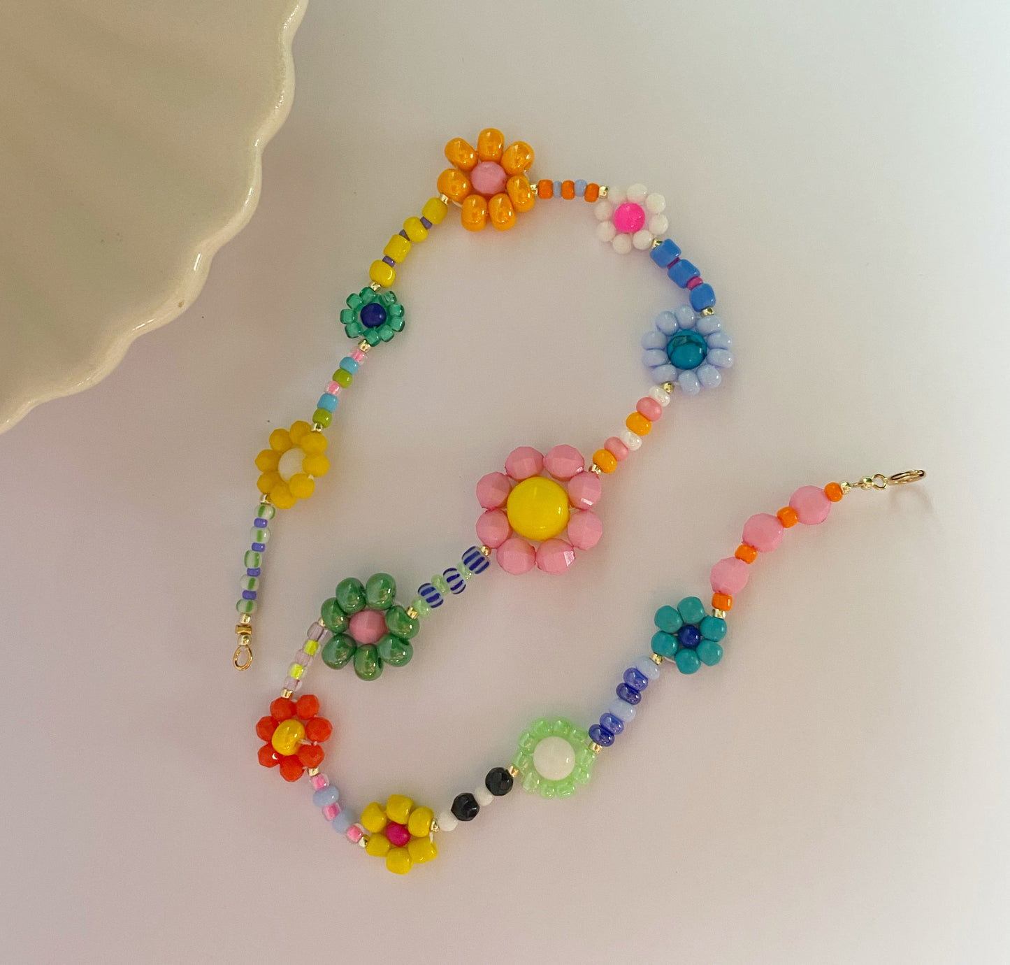 Flower power bead necklace