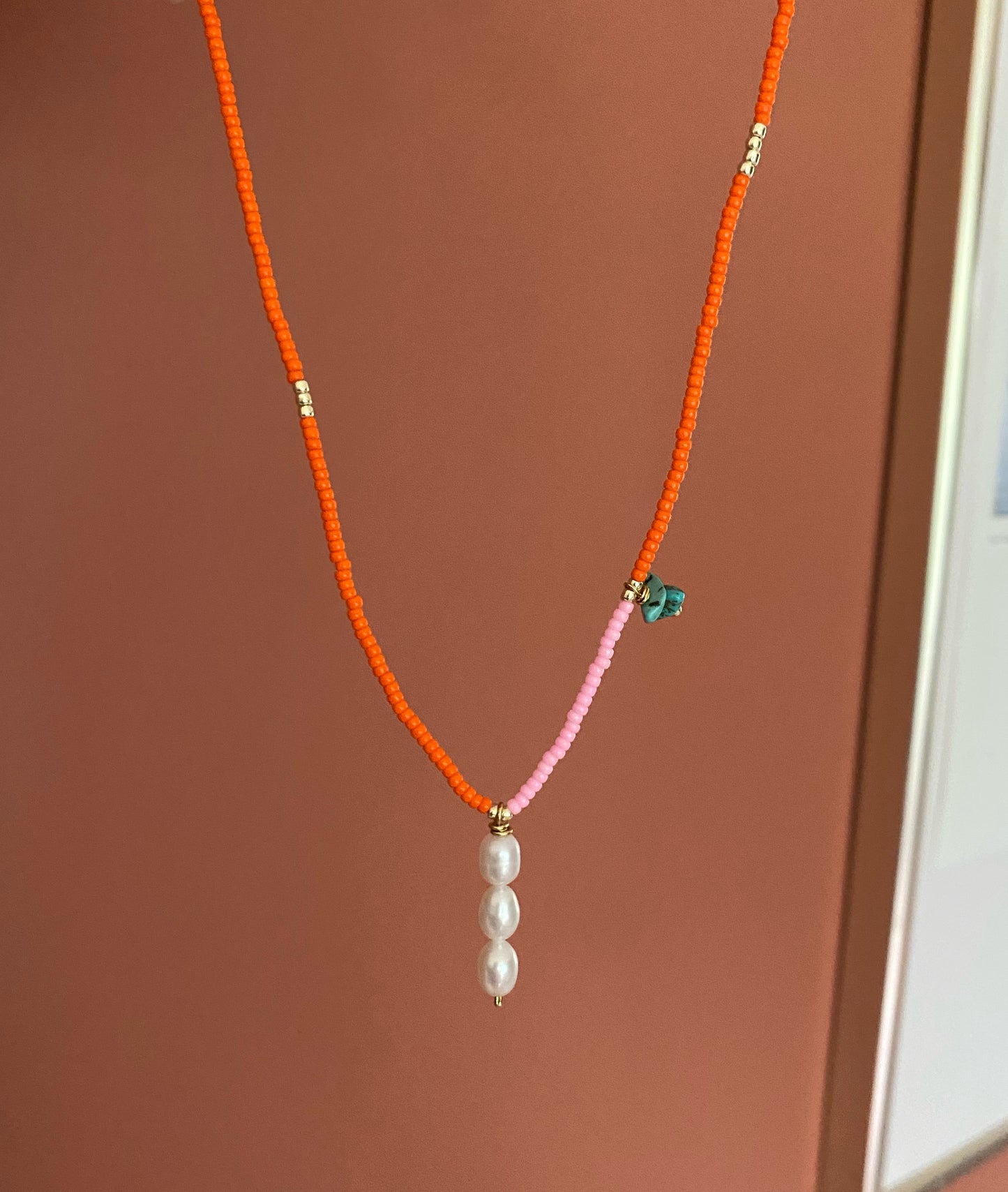 Sunset triple pearl necklace
