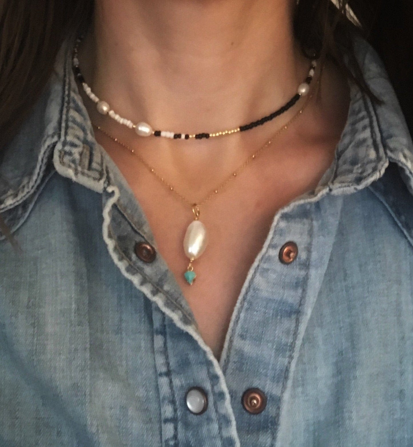 Monochrome light pearl necklace
