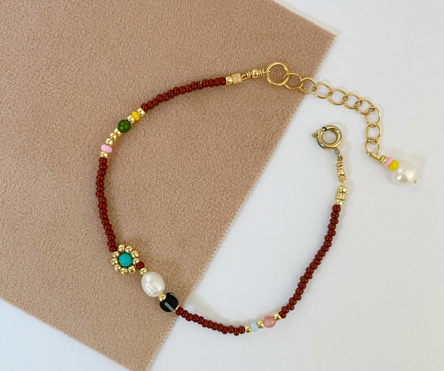 Beaded earthy daisy bracelet