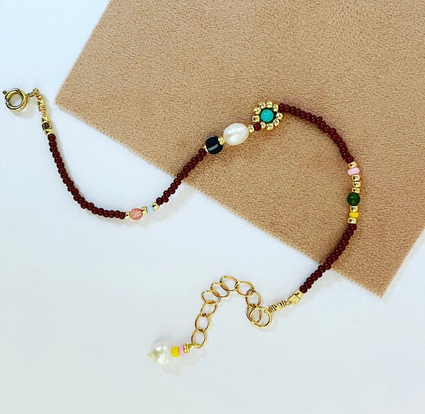 Beaded earthy daisy bracelet