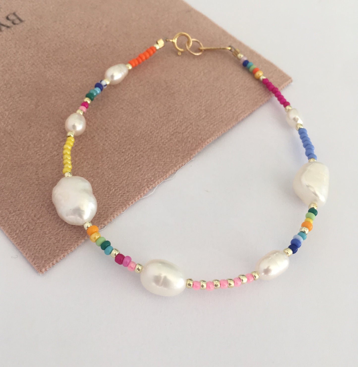 Pearl and bead anklet. dainty colorful pearls and beads