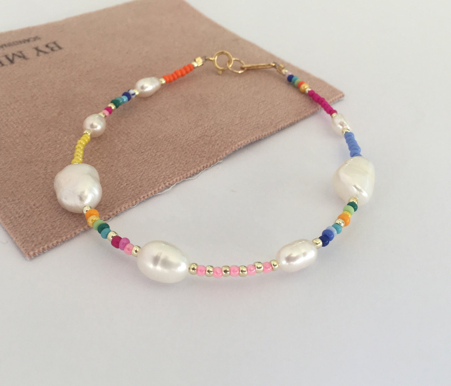 Pearl and bead anklet. dainty colorful pearls and beads