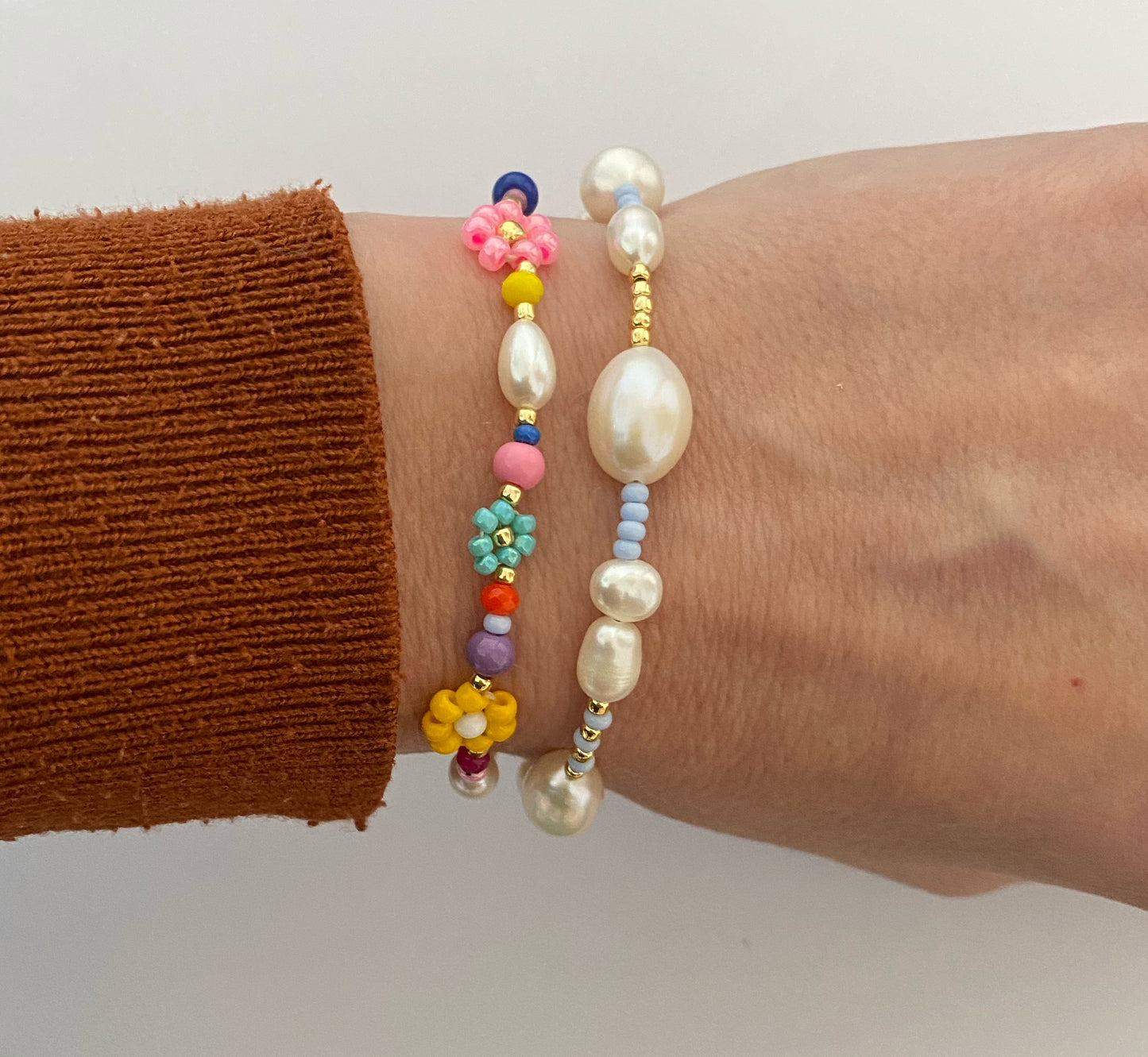 Pearl and bead blue bracelet