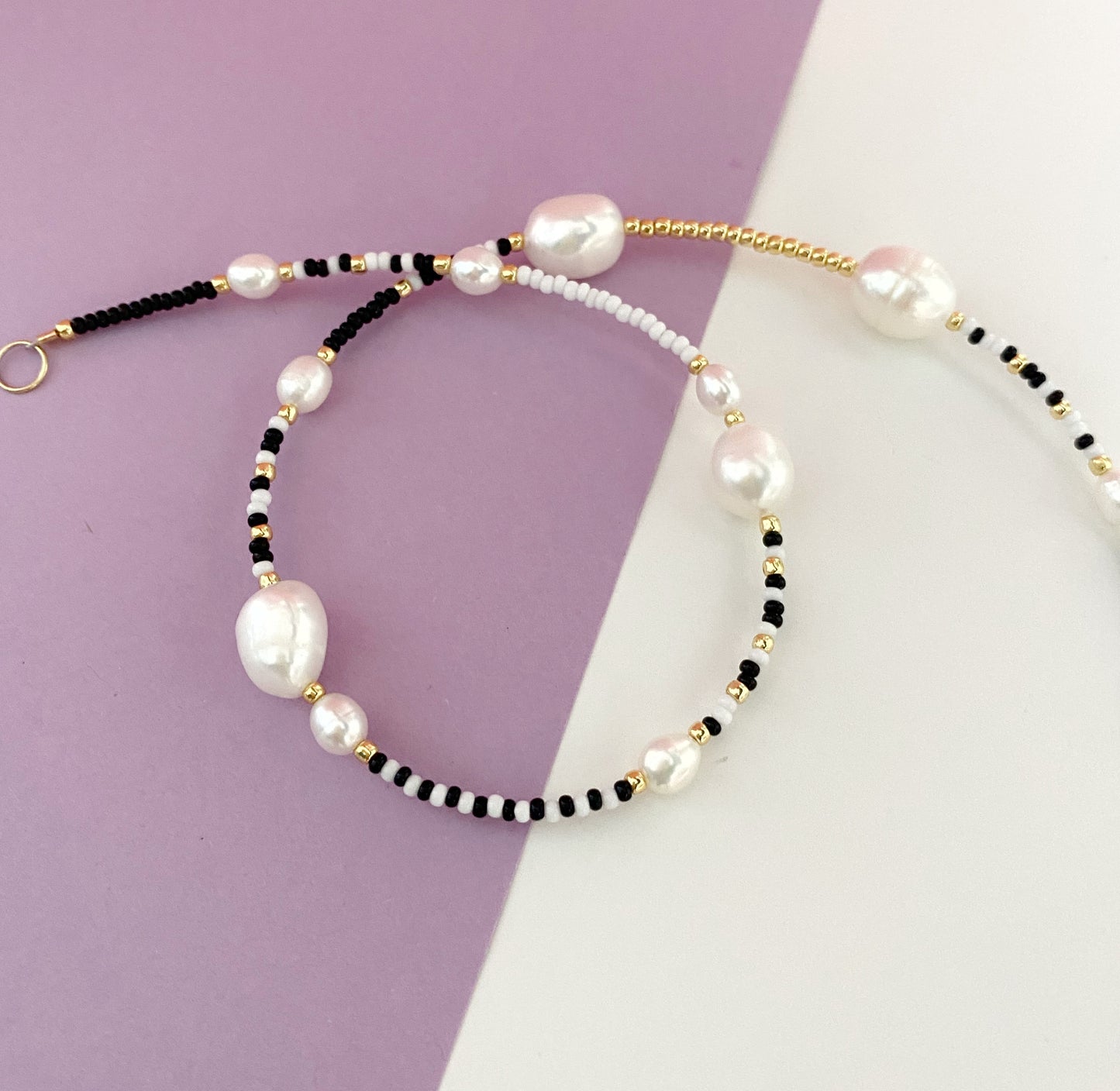 Monochrome pearl necklace