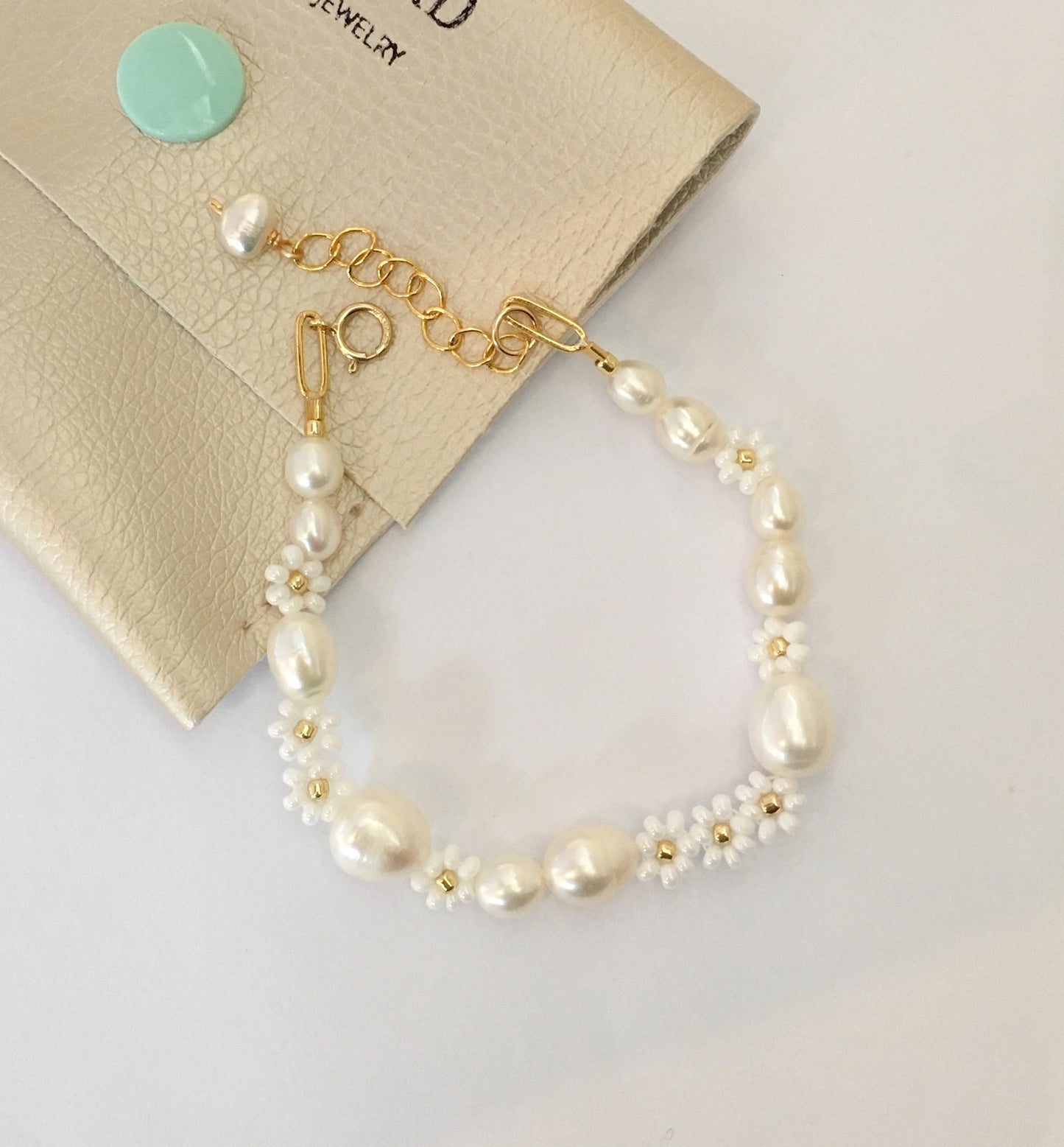 Pearl and white flower bracelet