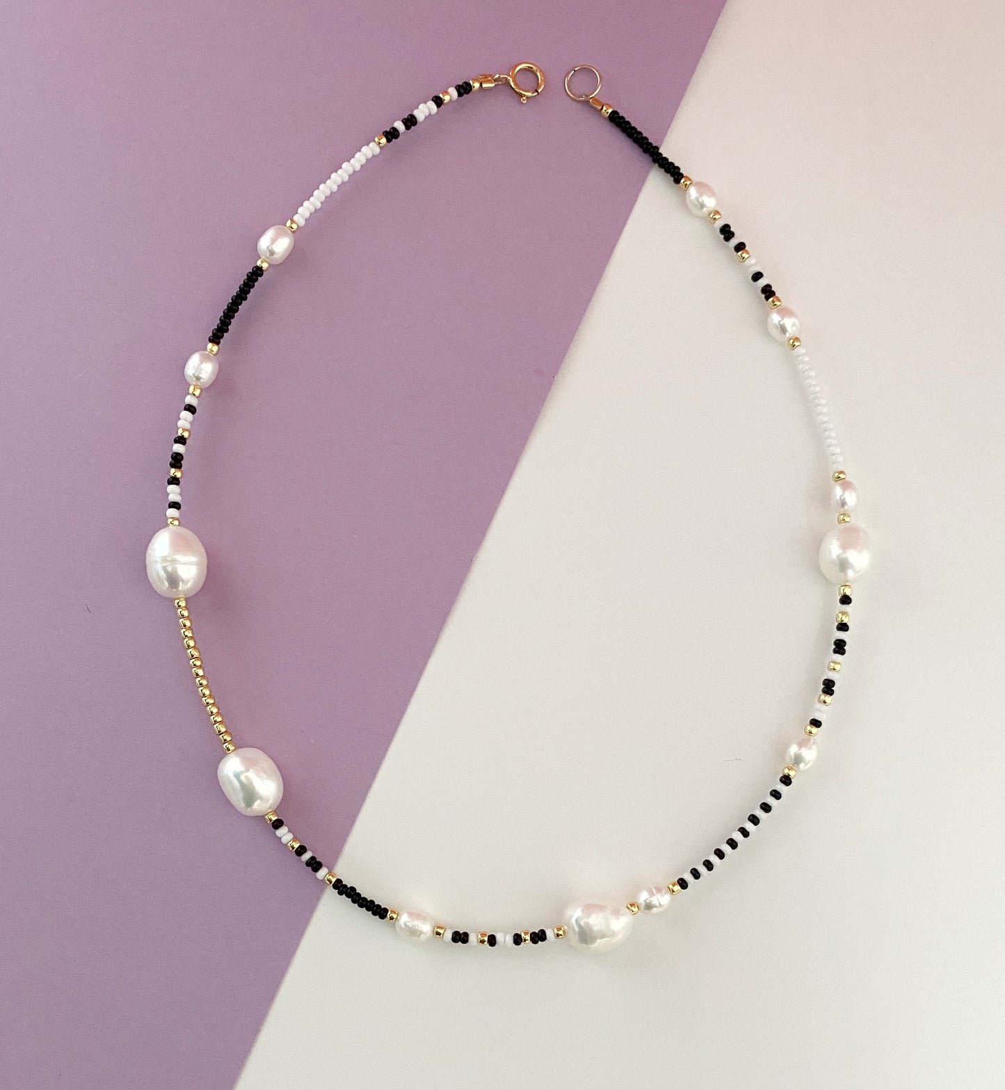 Monochrome pearl necklace